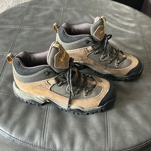 Women’s 10 Columbia Trail Mediterranean Mid hiking boots